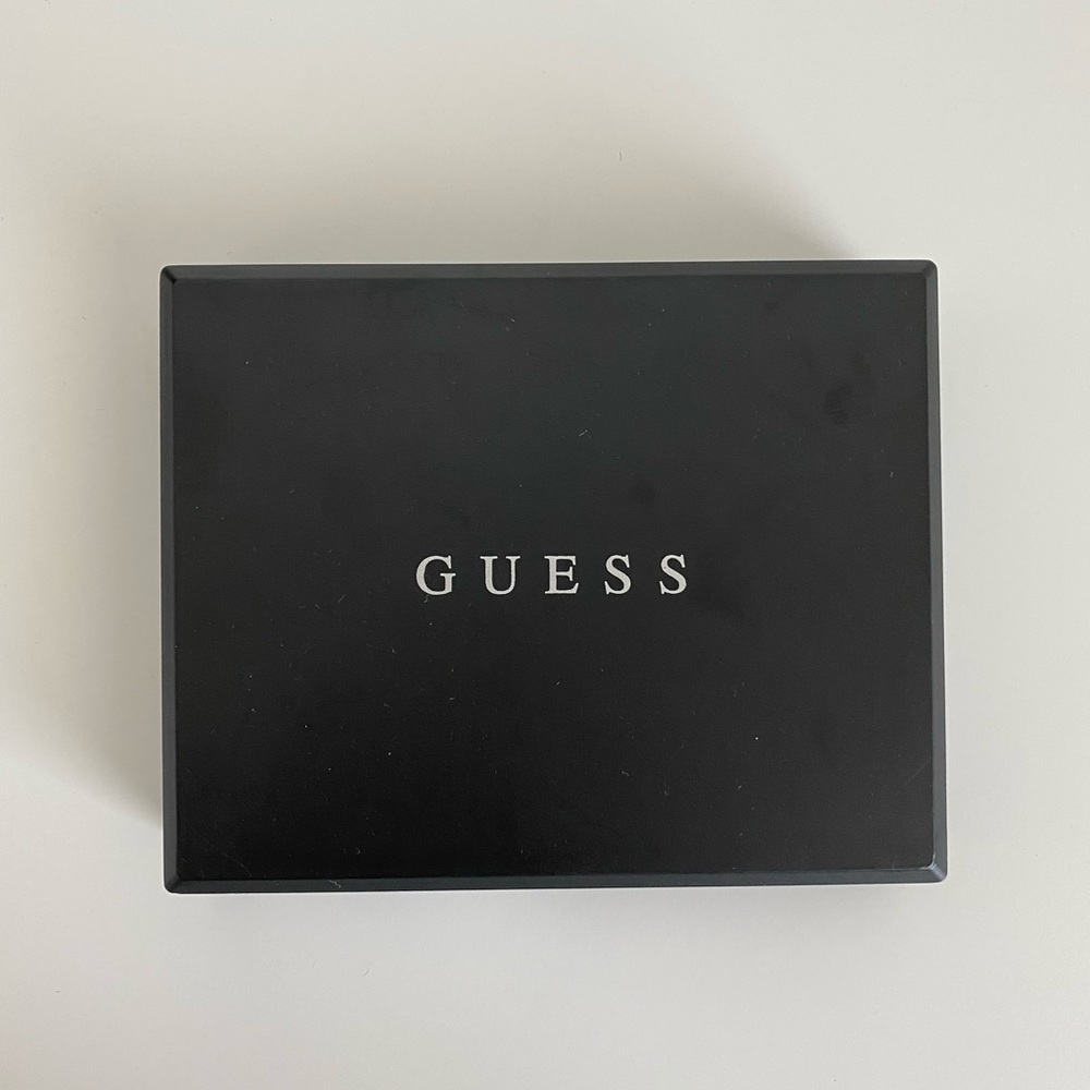 Guess Wallet - Picture 2 of 3